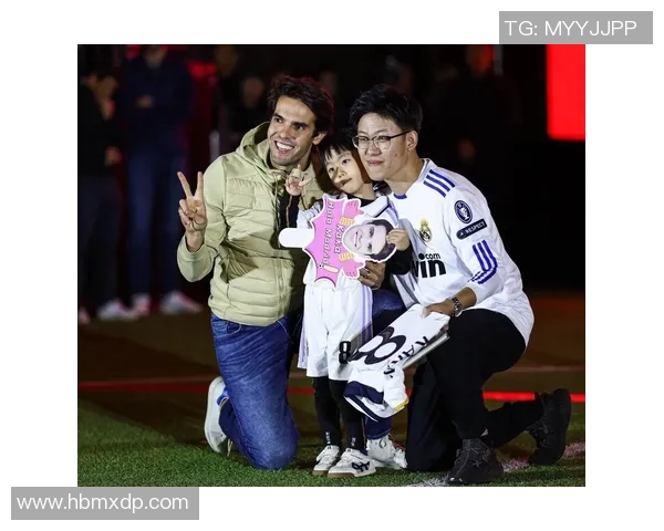 球星携手足球明星同框展现绿茵激情与友谊瞬间