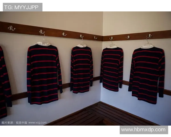 足球球星专属衣架设计揭秘 如何将体育与时尚完美融合